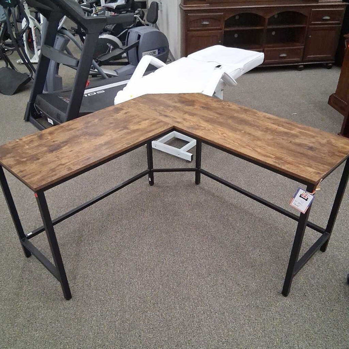 Metal Frame L Desk