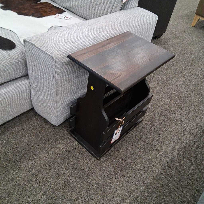 End Table w/ Magazine Rack