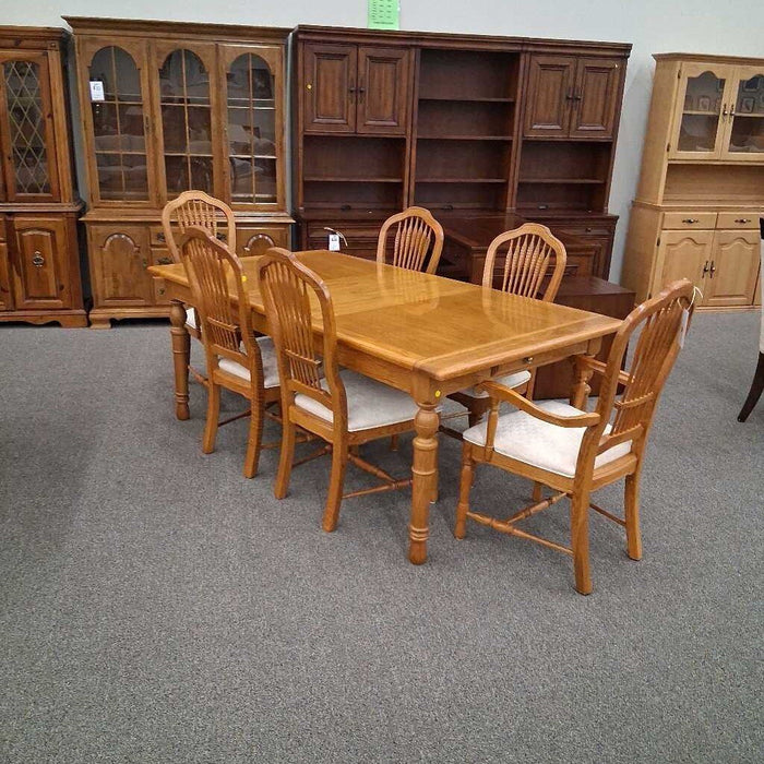 American Drew Oak Table w/ 1L & 6Ch