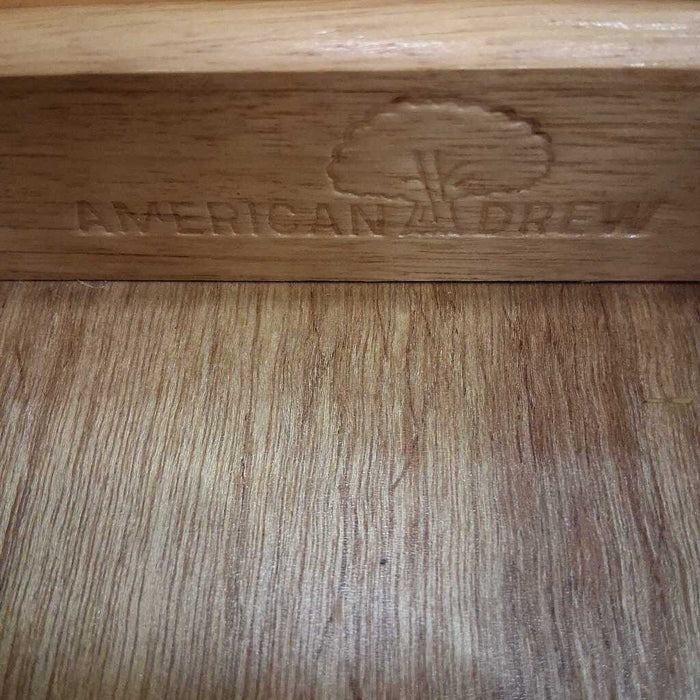 American Drew Oak Table w/ 1L & 6Ch