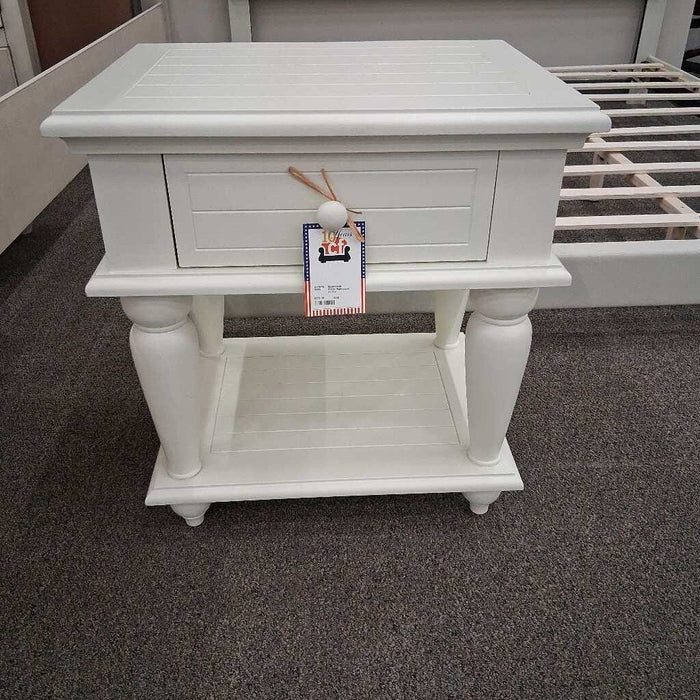 White Nightstand w/ Dwr