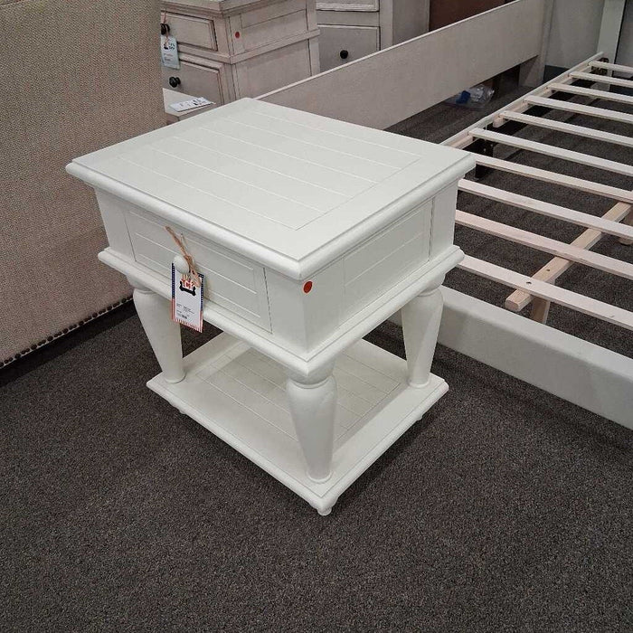 White Nightstand w/ Dwr