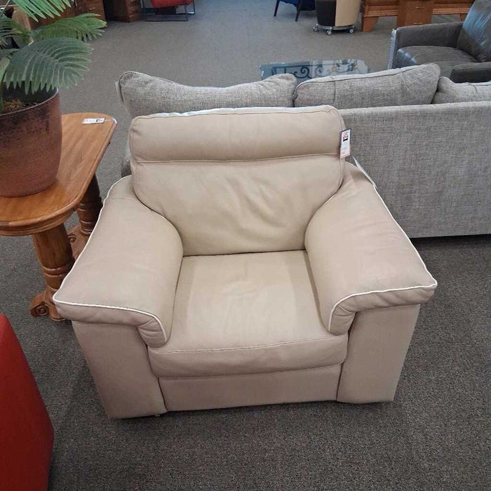 Natuzzi Cream Leather Club Chair