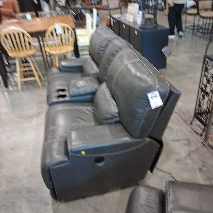 Gray Reclining Pwr Leather Loveseat