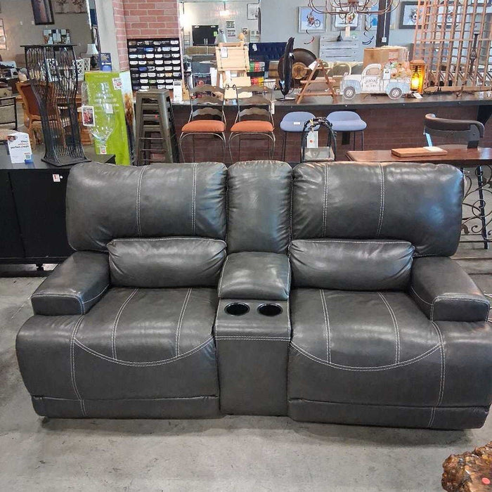 Gray Reclining Pwr Leather Loveseat