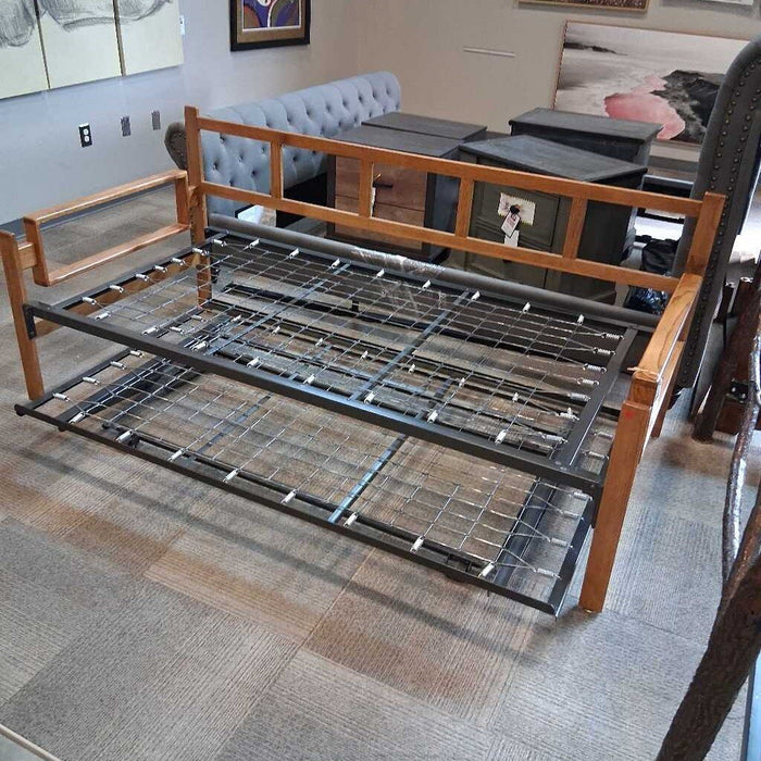 Wood Frame Day Bed w/ Trundle