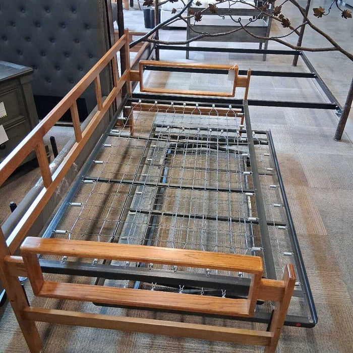 Wood Frame Day Bed w/ Trundle