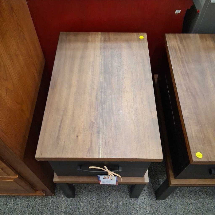 Black & Brown End Table w/ Dwr & Pwr