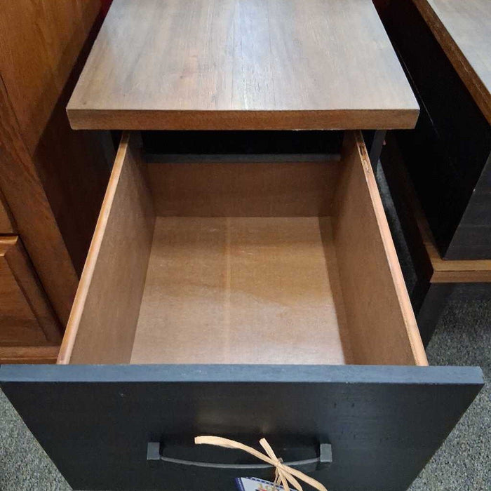 Black & Brown End Table w/ Dwr & Pwr