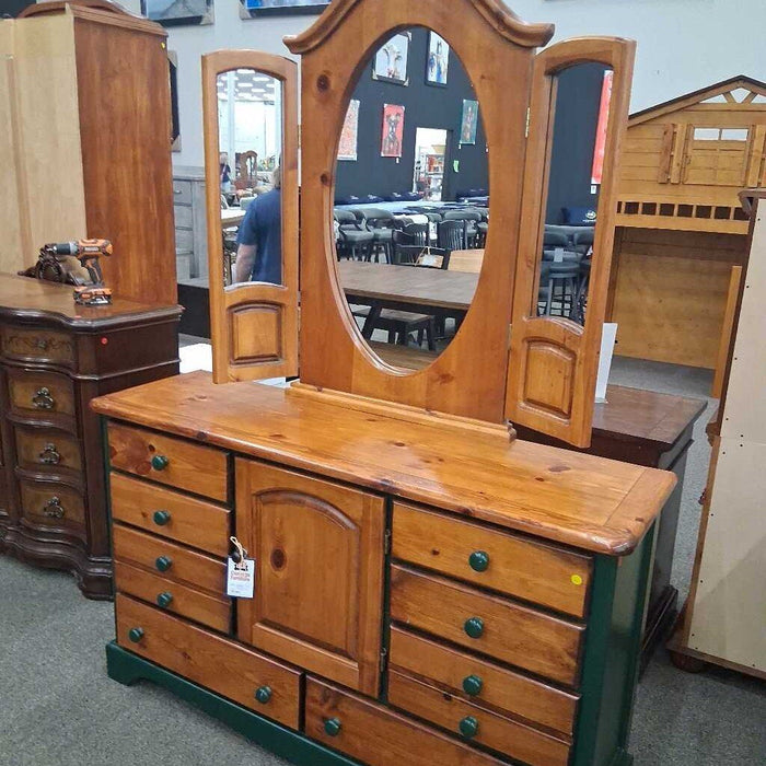 Pine 11 Dwr Dresser Grn Accent (Has Dmg)