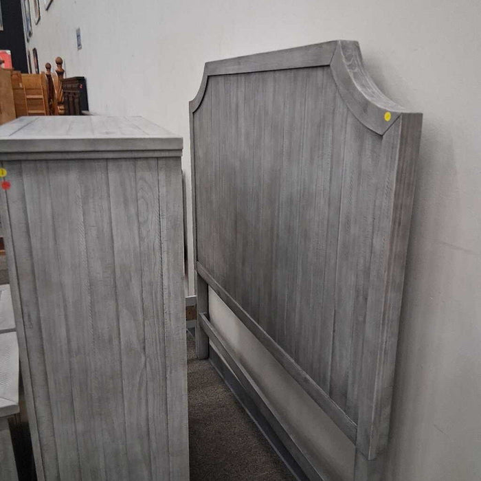 Gray Queen 6 Pc Bedroom Set