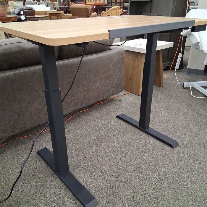 Wood Grain Black Frame Pwr Adj Desk