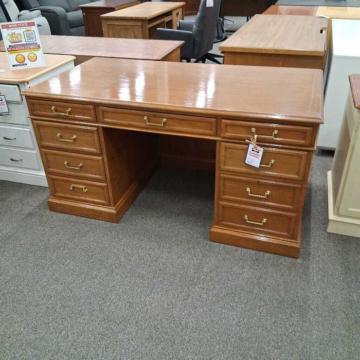 8 Dwr Wood Executive Desk(Crack in Base)
