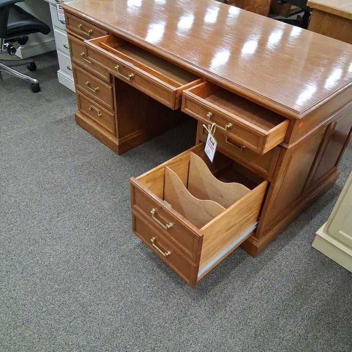 8 Dwr Wood Executive Desk(Crack in Base)