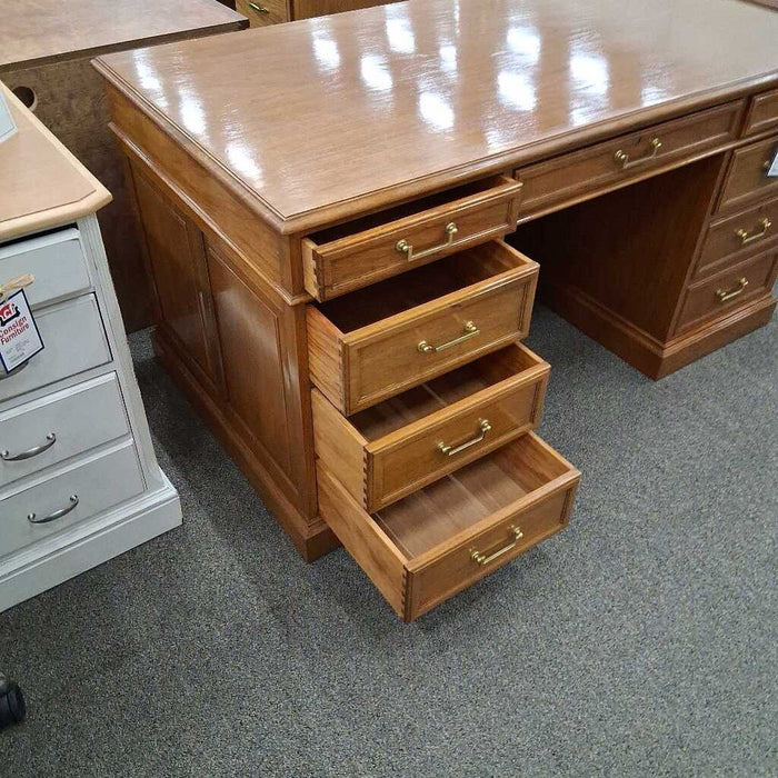 8 Dwr Wood Executive Desk(Crack in Base)