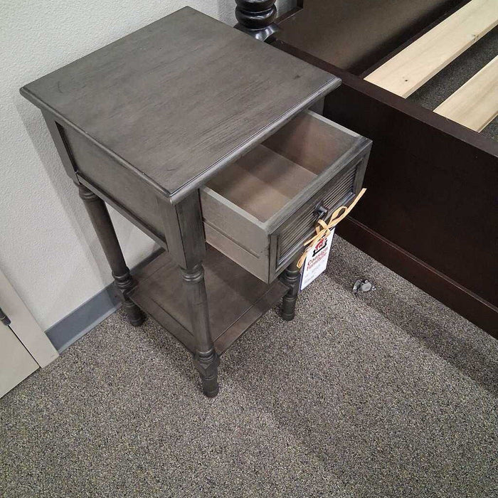 Small Gray End Table w/ Dwr