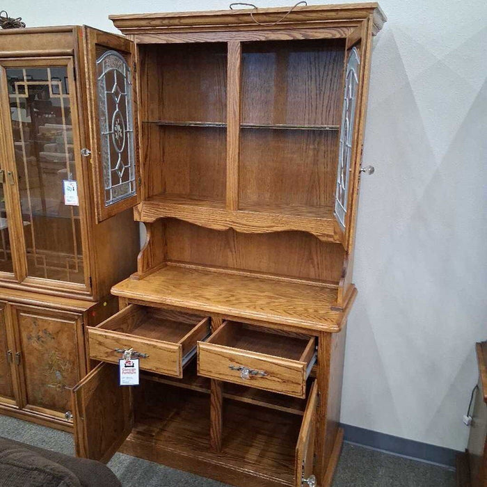 Oak 2 Pc Hutch w/ Ornate Glass