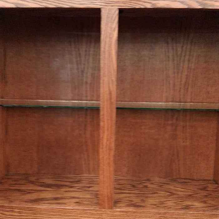 Oak 2 Pc Hutch w/ Ornate Glass