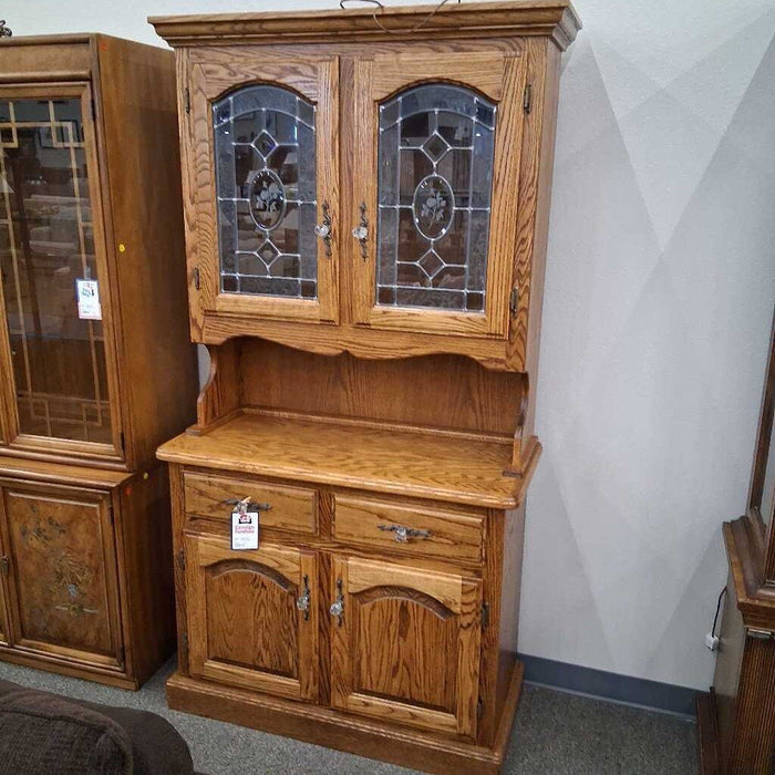 Oak 2 Pc Hutch w/ Ornate Glass
