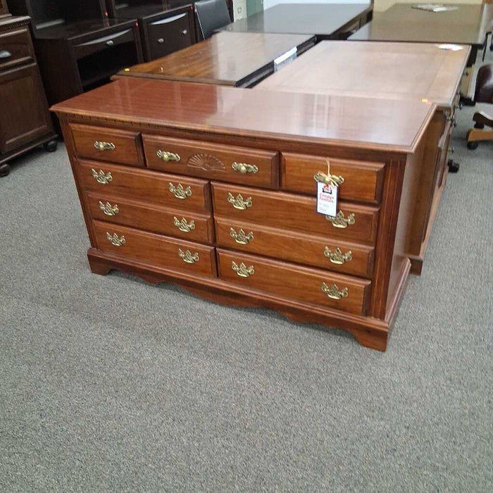 Broyhill Cherry 7 Dwr Dresser