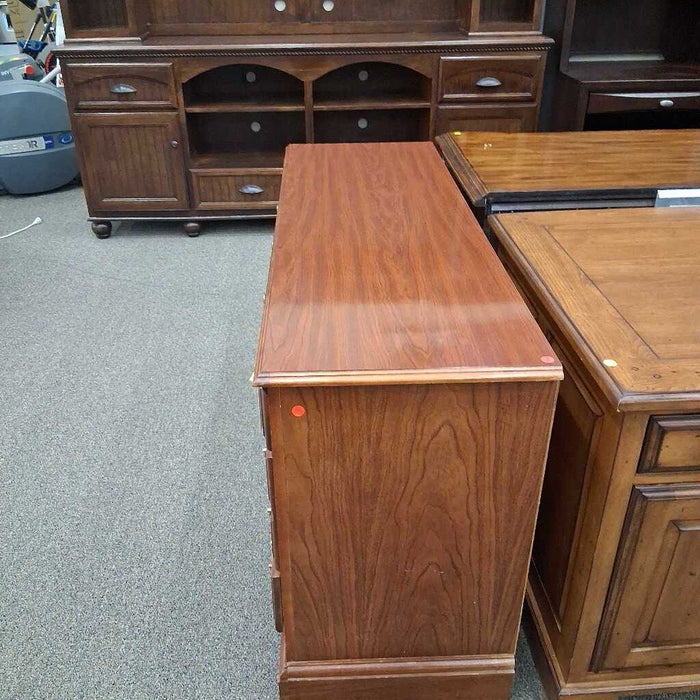 Broyhill Cherry 7 Dwr Dresser