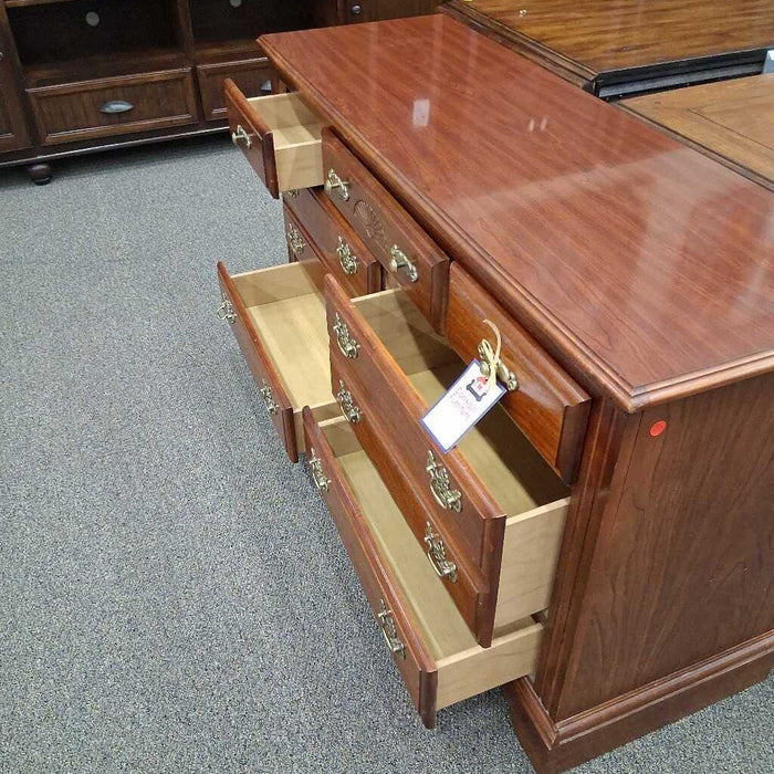 Broyhill Cherry 7 Dwr Dresser