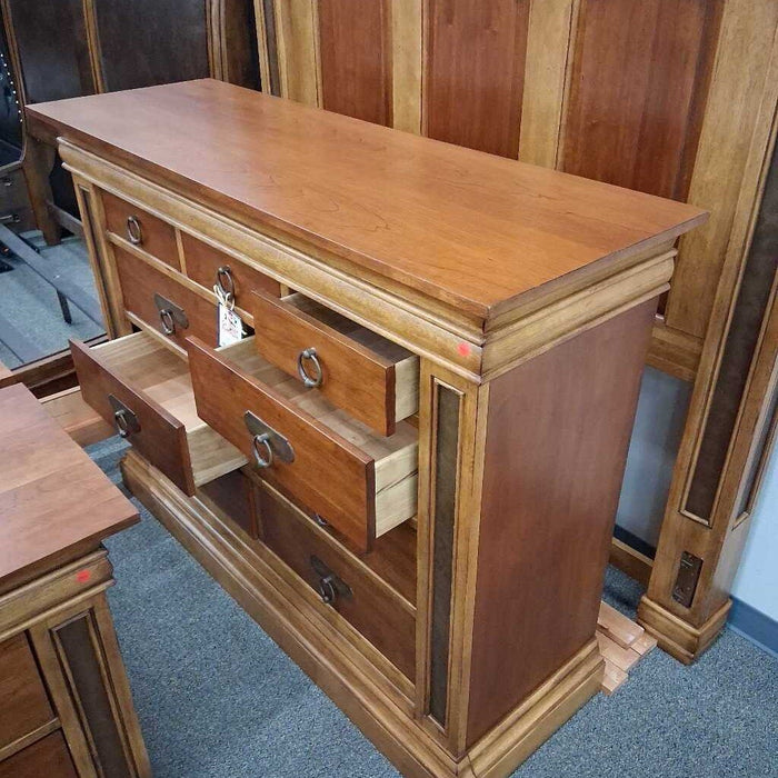 Klaussner Q 6 Pc Cherry Bedroom Set