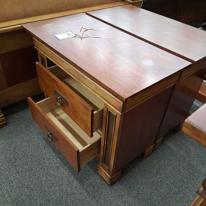 Klaussner Q 6 Pc Cherry Bedroom Set