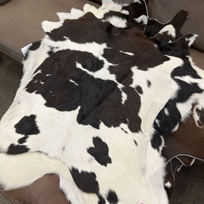 9050 Calfskin Hair on Black & White