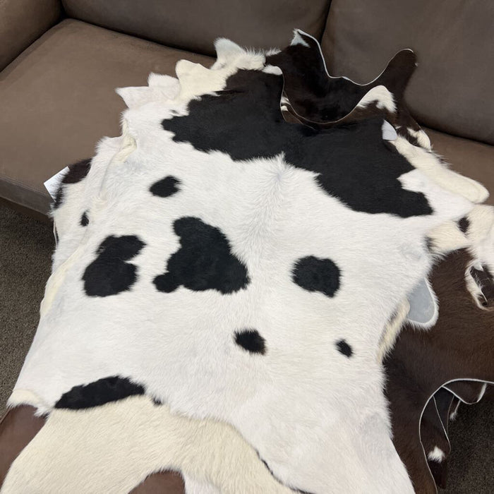 9050 Calfskin Hair on Black & White