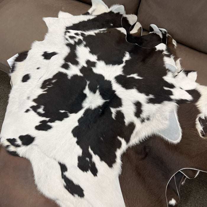 9050 Calfskin Hair on Black & White