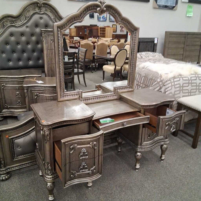 7 Pc E.K Avalon Seville Bedroom Set