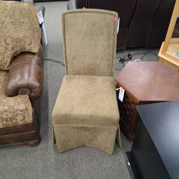 Grn Parsons Accent Chair