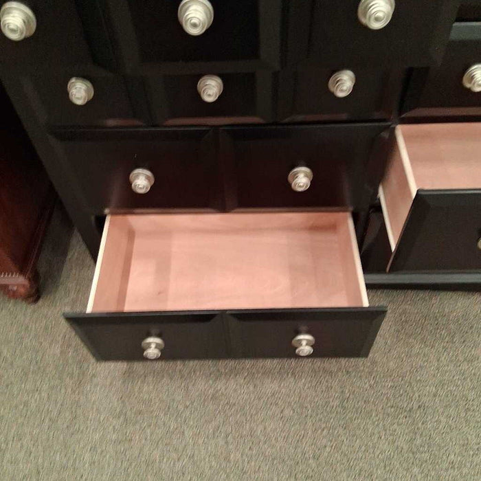 Black Q 4 Pc Panel Bedroom Set