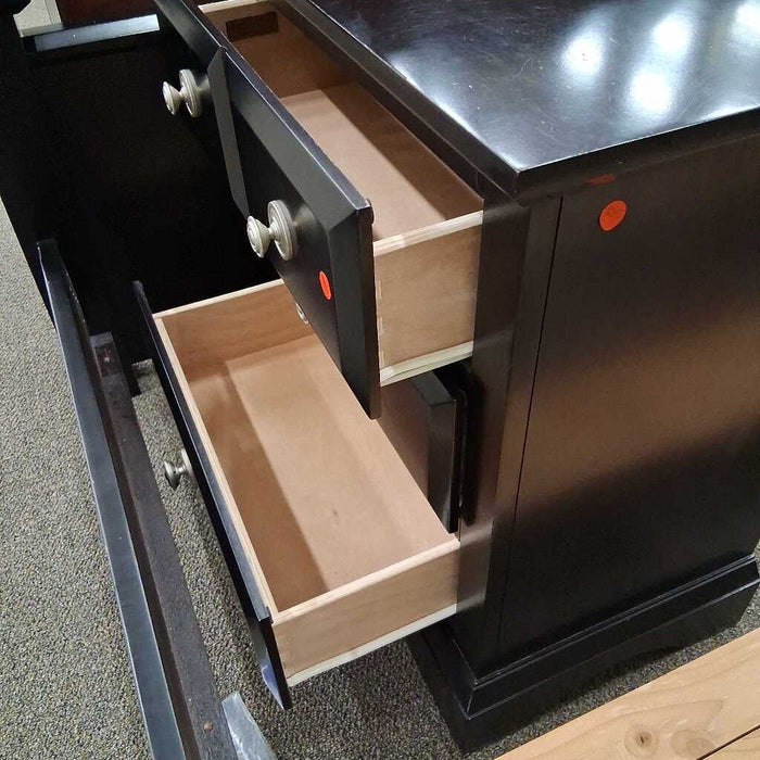 Black Q 4 Pc Panel Bedroom Set