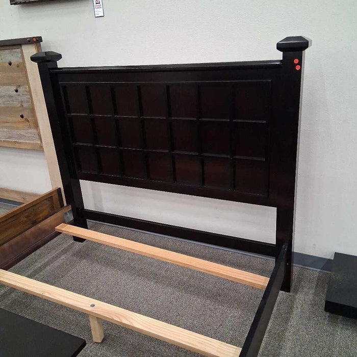 Black Q 4 Pc Panel Bedroom Set