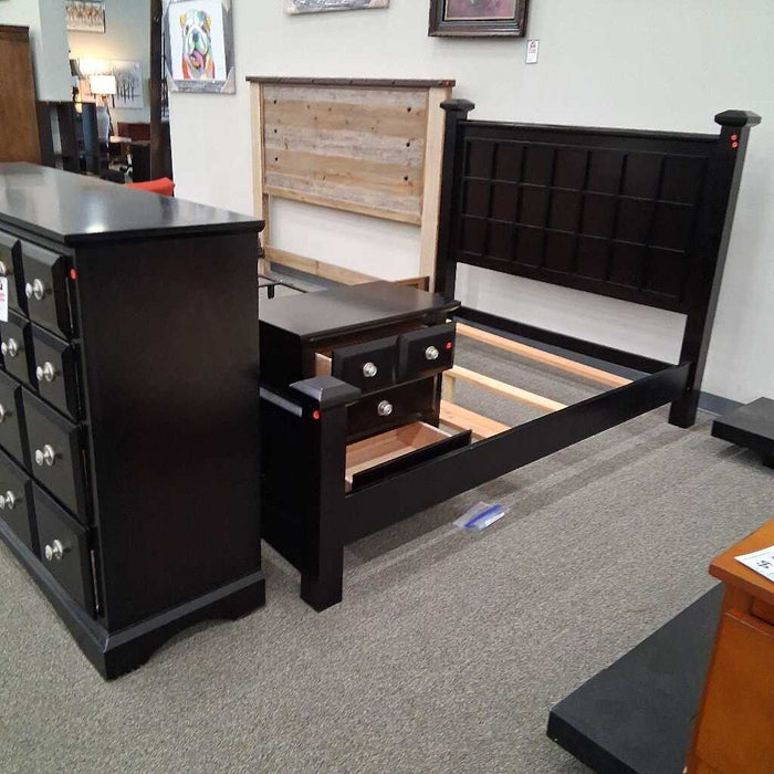 Black Q 4 Pc Panel Bedroom Set