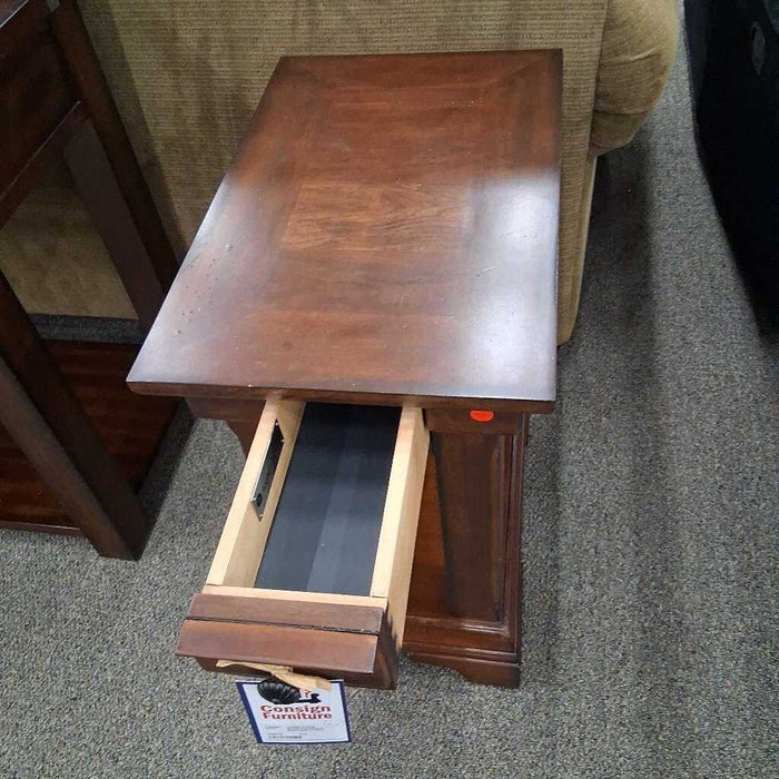 Small Aspenhome End Table w/ Dwr