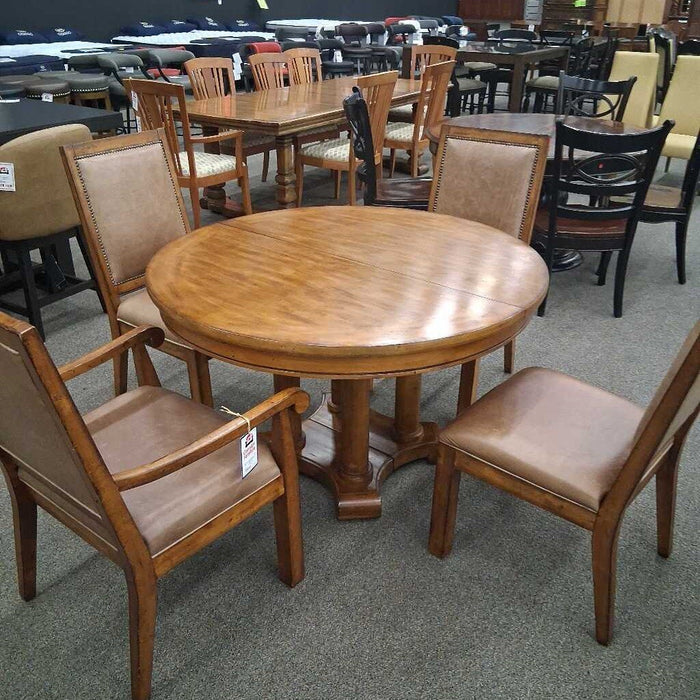 Round Oak Dining Table w/ 4 Leather Chairs