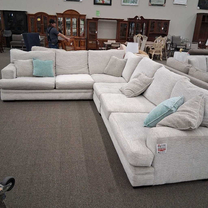 Off White Fabric 4 Pc Secional w/ Cushions