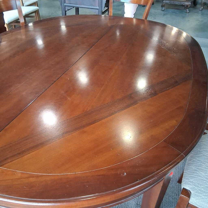 Grange Dining Table w/ 8 Chairs & 1 Leaf