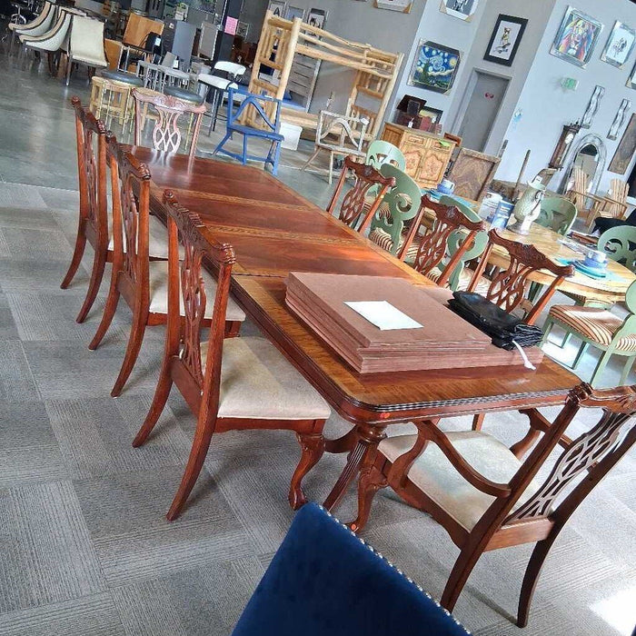 Duncan Phyfe Style Dining Table w/ 8Ch 2L