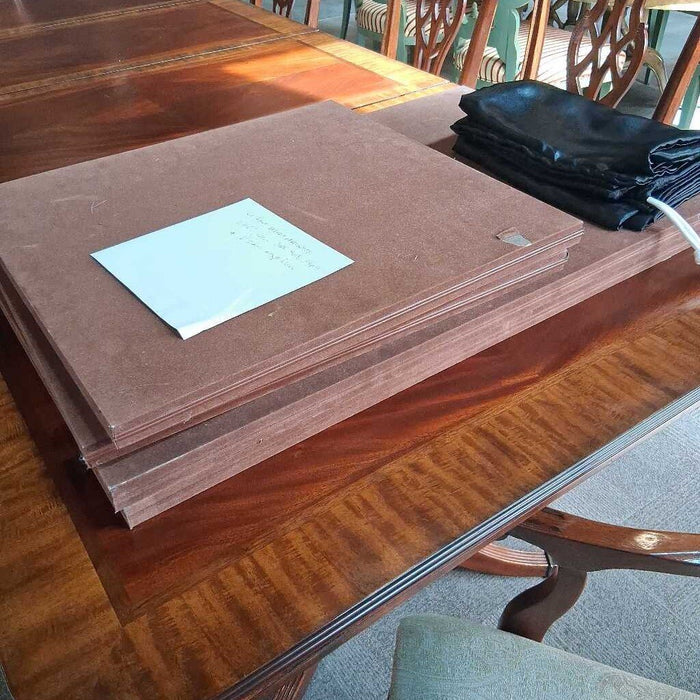 Duncan Phyfe Style Dining Table w/ 8Ch 2L