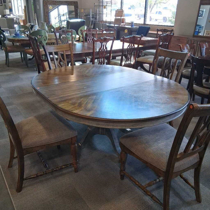 Flexsteel Dining Table w/ 4 Chairs & 1 Leaf