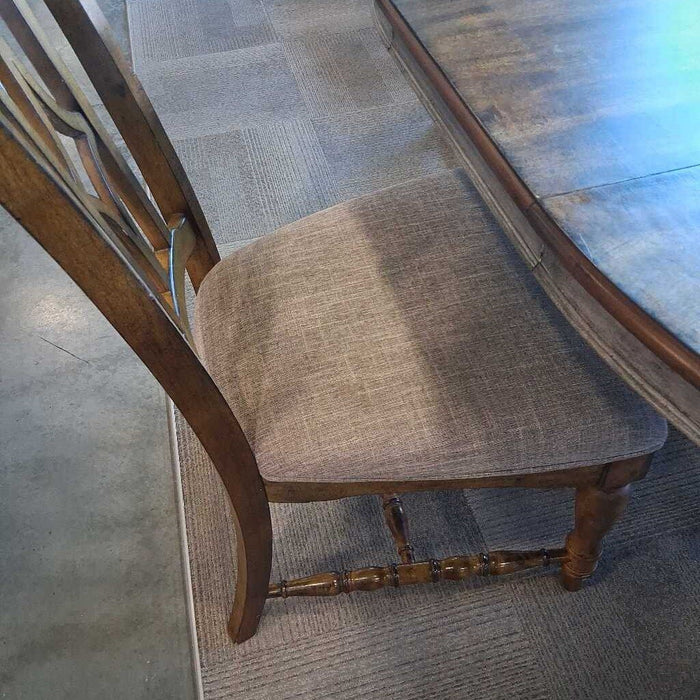 Flexsteel Dining Table w/ 4 Chairs & 1 Leaf