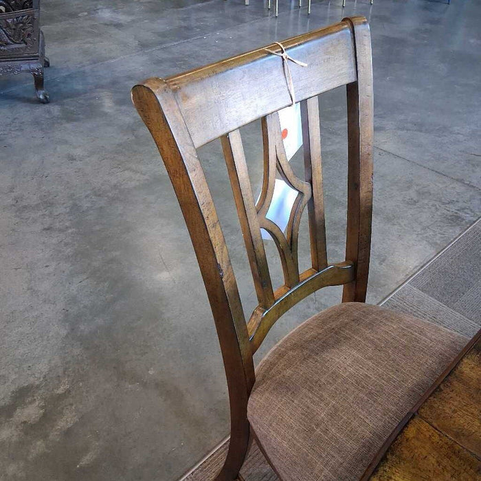 Flexsteel Dining Table w/ 4 Chairs & 1 Leaf