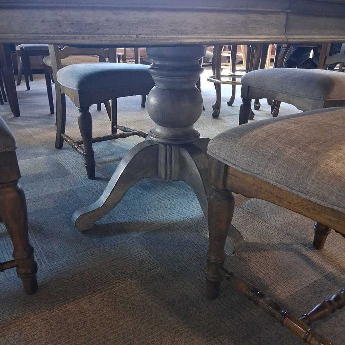 Flexsteel Dining Table w/ 4 Chairs & 1 Leaf