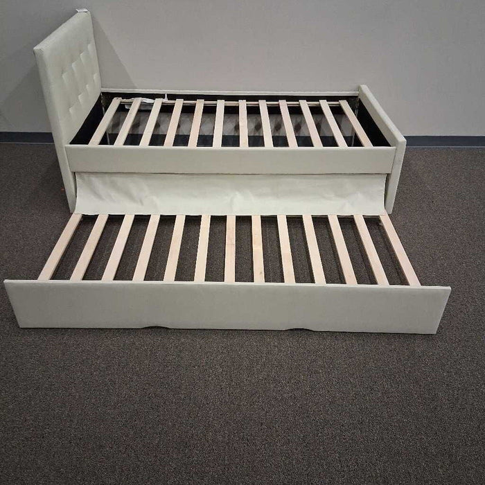 Cream Fabric Daybed w/ Trundle