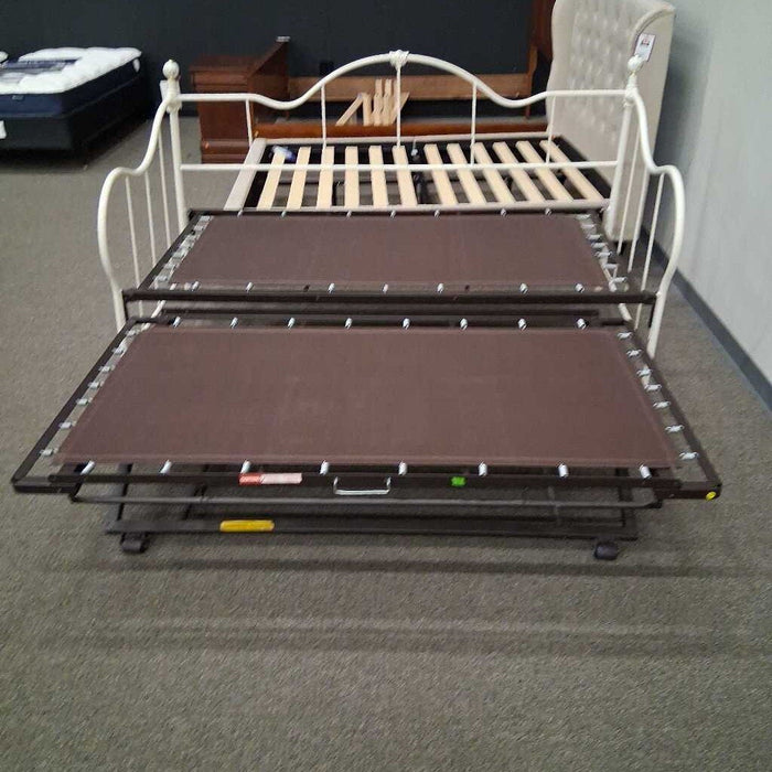 Metal Frame Daybed w/ Trundle