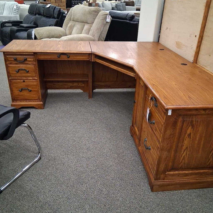 2 Pc Oak L Desk (Has Wear on Top)